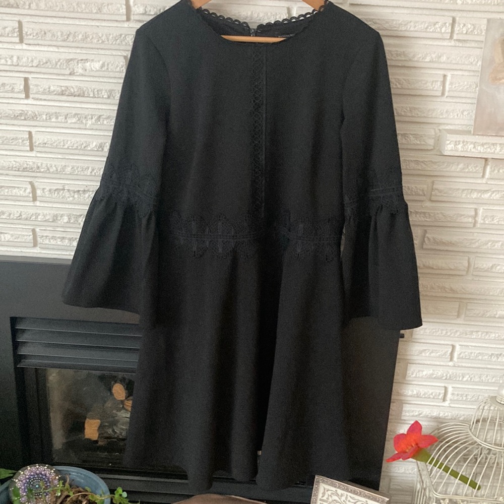 Like New Banana Republic 10 Black Aline Dress w Bell Sleeves and Lace In…